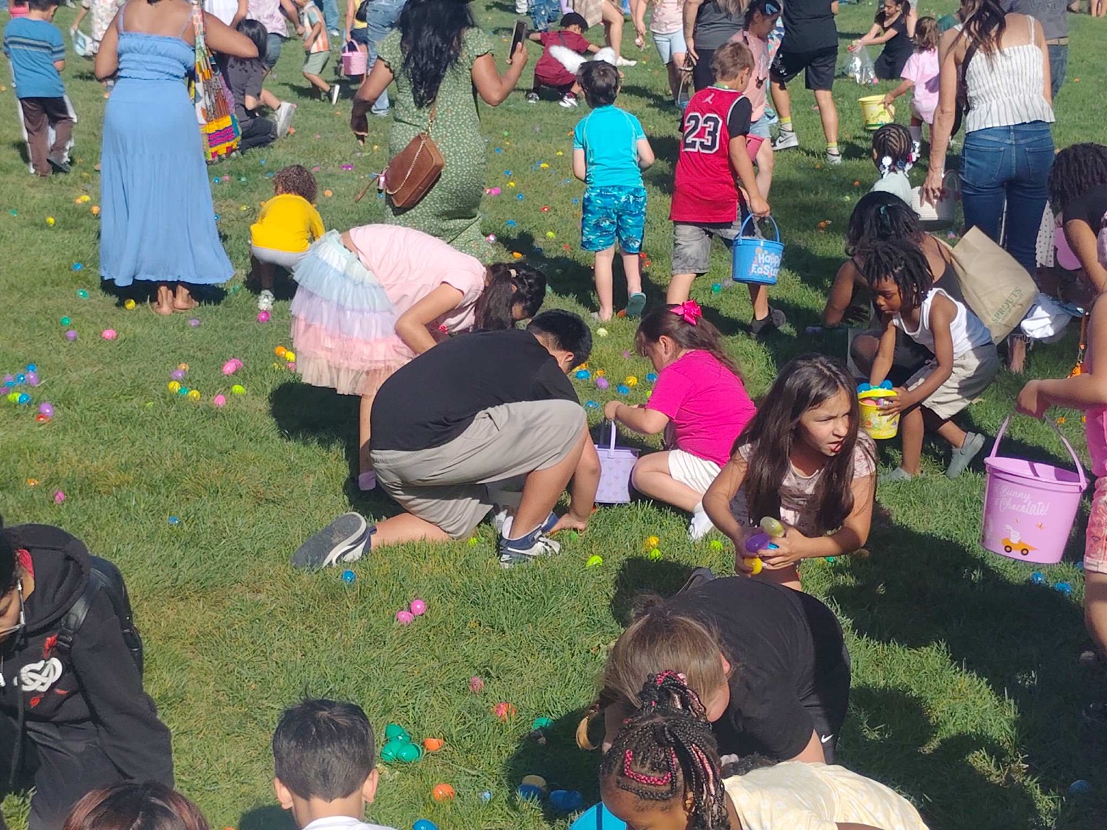 Volunteers from Chelu Car Club handing out Easter baskets to families